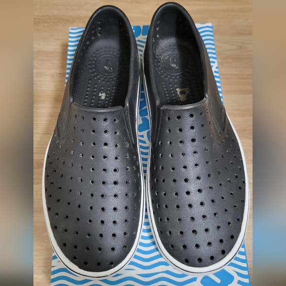 Native Shoes - Picture 4 of 7